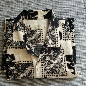Men’s Black and Cream Printed Short-Sleeve Button-Down Shirt